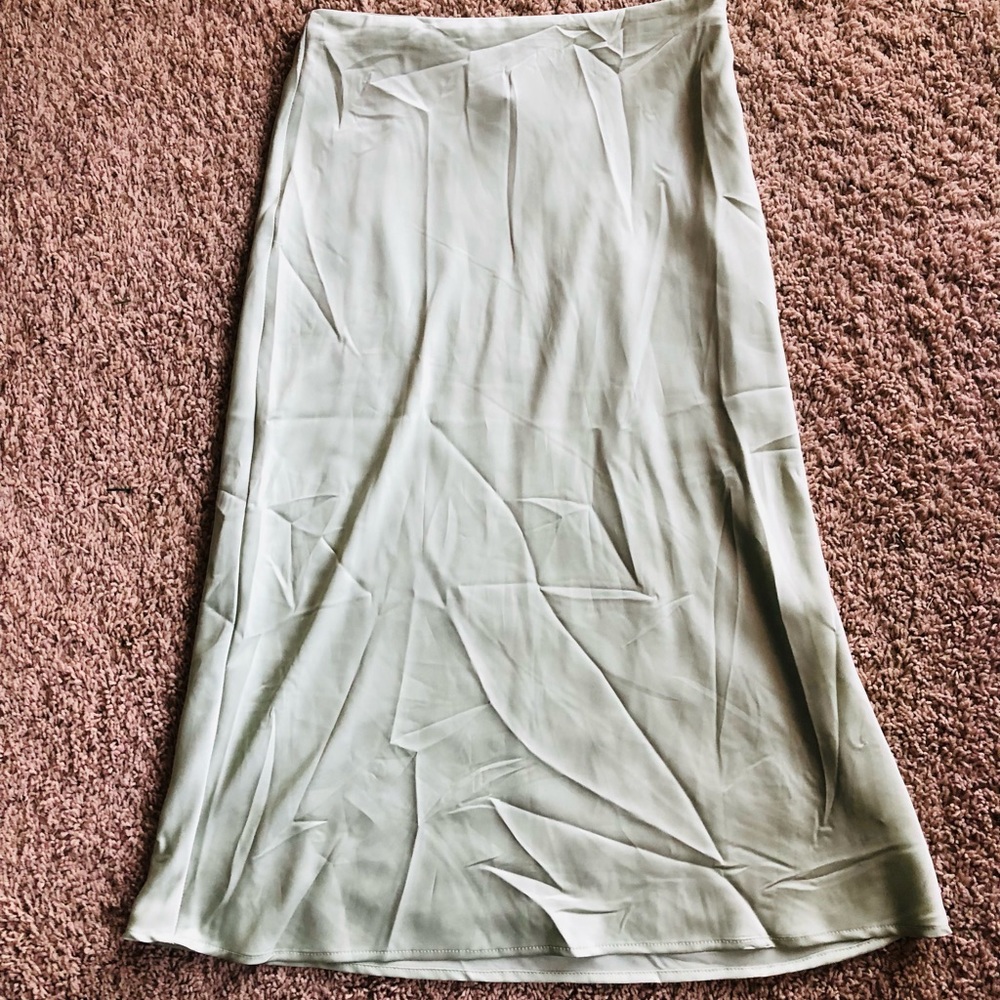 SAGW GEEEN SILK SKIRT / H&M SILK GREEN MIDI SKIRT